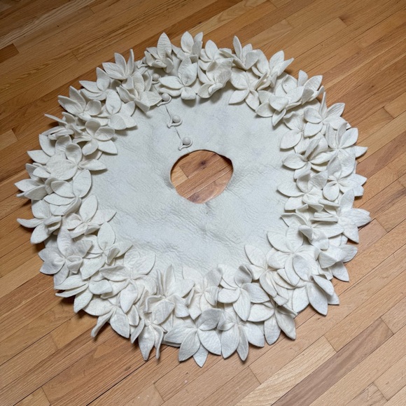 Handmade Felted Poinsettia Heavy Charming Cream Holiday Tree Skirt